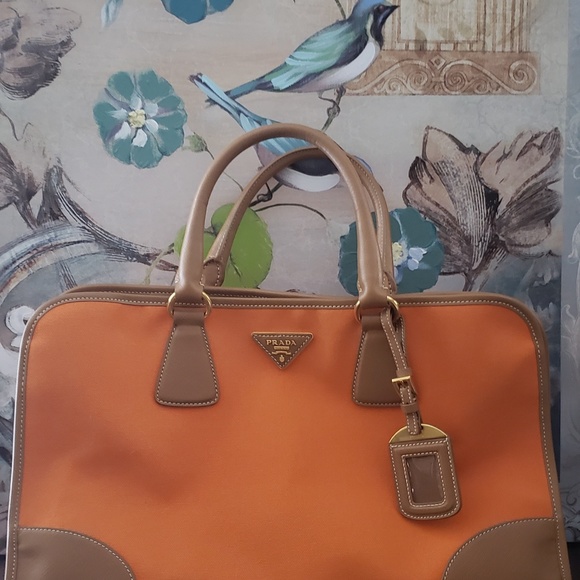 Prada Handbags - Authentic Prada Tote 👜